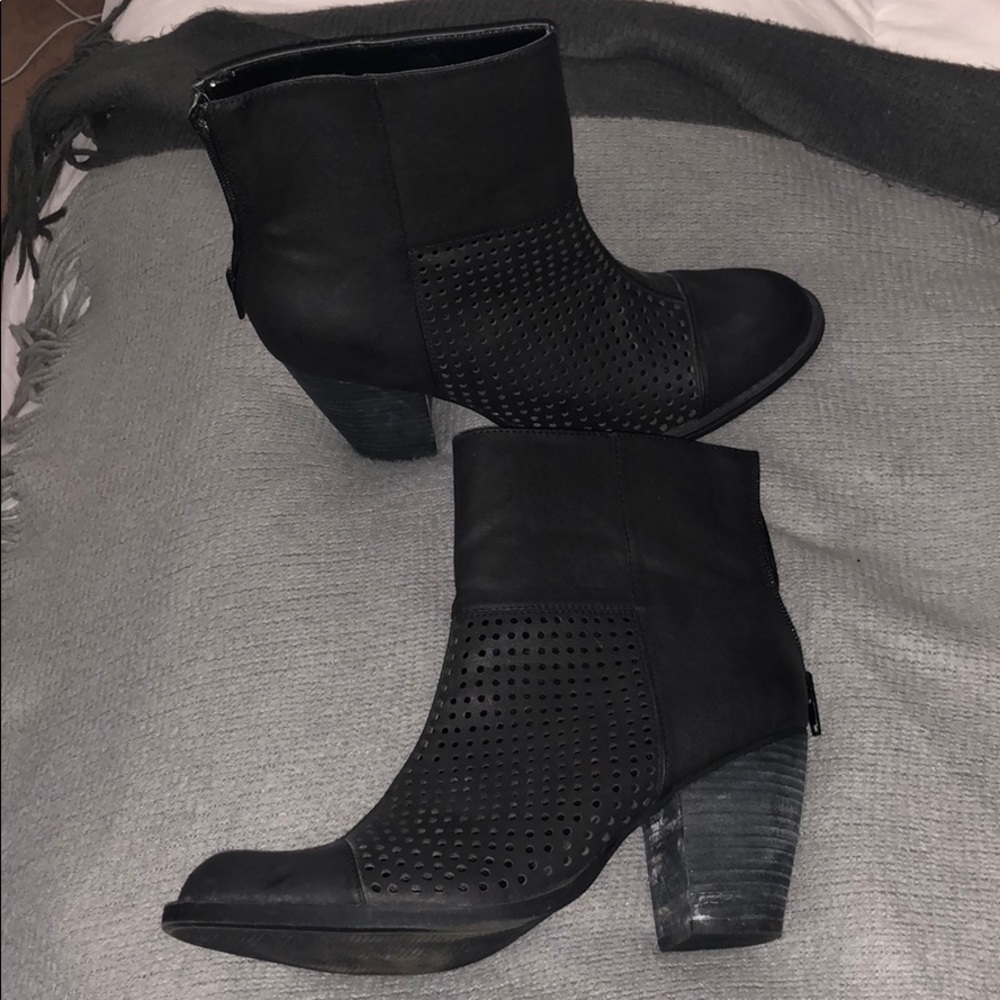 Black booties with chunky heel